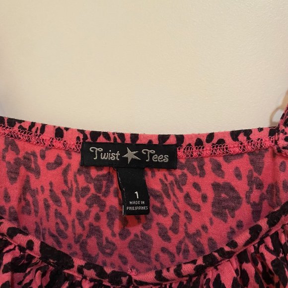 Pink leopard print ruffled tank top - Picture 2 of 3